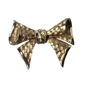 Vintage Trifari Gold Tone Bow Brooch Lapel Pin Retro Glam 1950s